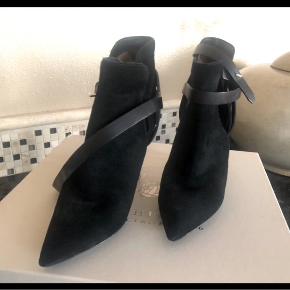 Burberry booties suite . Worn once. Size 8.5